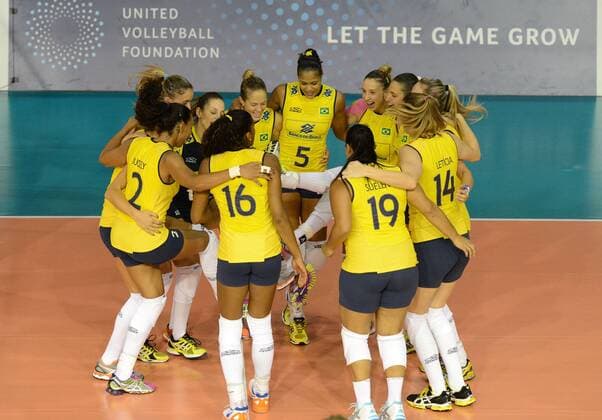 Brazil s players celebrate victory against Russia at the final of 2013 Montreux Volleyball Masters in Montreux, Switzerland, on June 2, 2013. Brazil won 3-0 and claimed the title. (Xinhua Wang Siwei) (SP)SWITZERLAND-MONTREUX-VOLLEYBALL-MASTERS-FINAL 