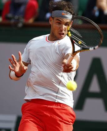 French Open 2013, Roland Garros,Paris,ITF Grand Slam Tennis Tournament, Rafael Nadal (ESP), Aktion,Einzelbild,Halbkoerper,Hochformat,