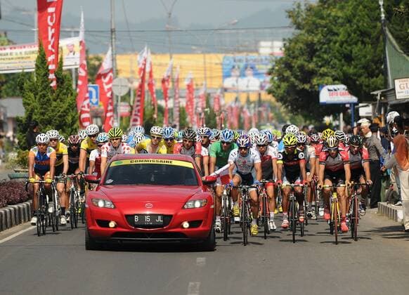 June 3, 2013, Payakumbuh, Indonesia : Riders are still in a big group before through a real start in Km. 0 on Stage 2 Tour de Singkarak 2013 (Payakumbuh-Lake Singkarak). Stage 2 distance is 124,5 km.  (jloa_Singkarak2013023)