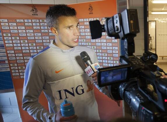 (130604) -- KATWIJK, 2013 (Xinhua) -- Dutch national football player Robin van Persie is interviewed after the final training session before their trip to Asia in Katwijk, the Netherlands, on June 3, 2013. The Netherlands will play against Indonesia on June 7 and China on June 11. (Xinhua Rick Nederstigt) (SP)NETHERLANDS-KATWIJK-SOCCER-TRAINING 