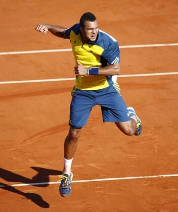 French Open 2013, Roland Garros,Paris,ITF Grand Slam Tennis Tournament,Jo-Wilfried Tsonga (FRA) jubelt nach seinem Sieg,Jubel, Emotion,Freude,,Aktion,Einzelbild,Ganzkörper,Hochformat,