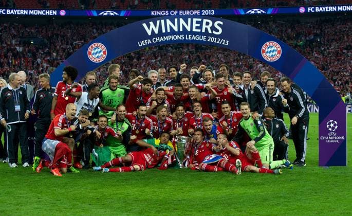 Fussball UEFA Champions League 25.05.2013 Finale London Wembley Stadion FC Bayern München vlnr hinten Co Trainer Hermann GERLAND Sportdirektor Matthias SAMMER Peter HERMANN Co Trainer DANTE 4 FCB David ALABA 27 FCB Javi MARTINEZ 8 FCB Jupp HEYNCKES Mario GOMEZ 33 FCB vorne vlnr Arjen ROBBEN 10 FCB Thomas MÜLLER 25 FCB RAFINHA 13 FCB TW Tom STARKE 22 FCB Diego CONTENTO 26 FCB Daniel VAN BUYTEN 5 FCB Jerome BOATENG 17 FCB Bastian SCHWEINSTEIGER 31 FCB Anatoliy TYMOSHCHUK 44 FCB Claudio PIZARRO 14 FCB Philipp LAHM 21 FCB TW Manuel NEUER 1 FCB unten vlnr Luiz GUSTAVO 30 FCB Mario MANDZUKIC 9 FCB Xherdan SHAQIRI 11 FCB Franck RIBERY 7 FCB