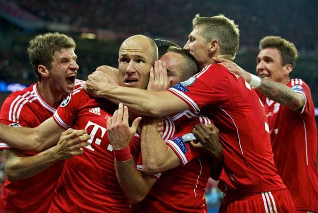 Fussball UEFA Champions League 25.05.2013 Finale London Wembley Stadion Borussia Dortmund (BVB) GER geg FC Bayern München GER 1:2 Siegtor 1:2 Jubel Thomas MÜLLER 25 FCB David ALABA 27 FCB Torschütze Arjen ROBBEN 10 FCB _Franck RIBERY 7 FCB Bastian SCHWEINSTEIGER 31 FCB Mario MANDZUKIC 9 FCB vlnr