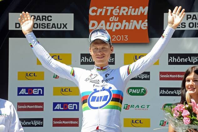 Tony MARTIN ( GER Omega Pharma - Quick Step ) gewinnt überlegen das Einzelzeitfahren des Criterium du Dauphine 2013 - Podium - Jubel - Freude - Emotionen - Aktion - quer - Event: Criterium du Dauphine 2013 - 4.Etappe: Villars-les-Dombes nach Parc des Oiseaux 32.5 km - Location: Frankreich - Europa - Datum: 05.06.2013