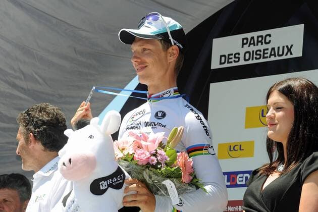 Tony MARTIN ( GER Omega Pharma - Quick Step ) gewinnt überlegen das Einzelzeitfahren des Criterium du Dauphine 2013 - Podium - Jubel - Freude - Emotionen - Aktion - quer - Event: Criterium du Dauphine 2013 - 4.Etappe: Villars-les-Dombes nach Parc des Oiseaux 32.5 km - Location: Frankreich - Europa - Datum: 05.06.2013