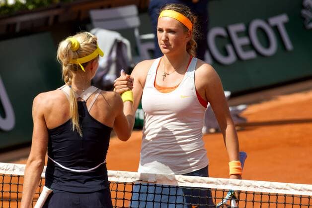 TENNIS - WTA, French Open 2013 PARIS,FRANKREICH,05.JUN.13 - TENNIS - WTA Tennis Damen Tour, Grand Slam, Roland Garros, French Open. Bild zeigt Maria Kirilenko (RUS) und Victoria Azarenka (BLR). Keywords: Handshake. 