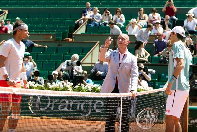 TENNIS - ATP, French Open 2013 PARIS,FRANKREICH,07.JUN.13 - TENNIS - ATP Tennis Herren World Tour, Grand Slam, Roland Garros, French Open. Bild zeigt Rafael Nadal (ESP), Schiedsrichter Pascal Maria und Novak Djokovic (SRB). 
