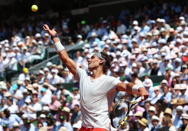 Rafael Nadal of Spain serves the ball during the men s singles semi-final match at the French Open tennis tournament in Paris June 7, 2013. (Xinhua Gao Jing) (SP)FRANCE-PARIS-TENNIS-MEN S SINGLES 