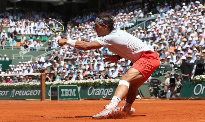 Rafael Nadal of Spain returns a shot during the men s singles semi-final match at the French Open tennis tournament in Paris June 7, 2013. (Xinhua Gao Jing) (SP)FRANCE-PARIS-TENNIS-MEN S SINGLES 