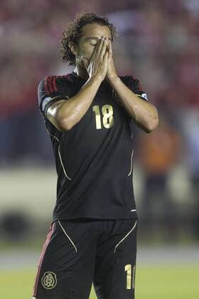 (130608) -- PANAMA CITY, June 7, 2013 (Xinhua) -- Mexico s Andres Guardado reacts during 2014 World Cup qualifying soccer match against Panama at the Rommel Fernandez Stadium in Panama City, capital of Panama, on June 7, 2013. (Xinhua STRAFFONIMAGES) (itm) (py) (SP)PANAMA-PANAMA CITY-SOCCER-PANAMA VS MEXICO 