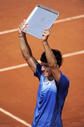 08.06.2013 Paris, France. Christian Garin of Chile with his Winners Trophy after the match with Alexander Zverev of Germany in the Junior Boys Final of the French Open from Roland Garros. Garin of Chile won the final by a score of 6-4 and 6-1. xDavidxEmmx  ActionPlus11416642
