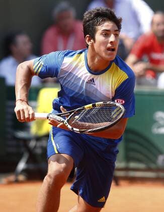 French Open 2013, Roland Garros,Paris,ITF Grand Slam Tennis Tournament, Junioren Wettbewerb, Cristian Garin (CHI),Aktion,Einzelbild,Halbkoerper,Hochformat,