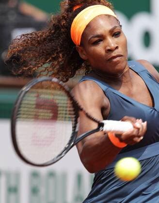 (130608) -- PARIS, June 8, 2013 (Xinhua) -- Serena Williams of the United States returns the ball during the women s singles final match at the French Open tennis tournament in Paris June 8, 2013. (Xinhua Gao Jing) (SP) FRANCE-PARIS-TENNIS-WOMEN S SINGLES FINAL 
