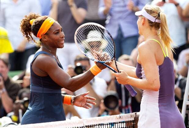 TENNIS - WTA, French Open 2013 PARIS,FRANKREICH,08.JUN.13 - TENNIS - WTA Tennis Damen Tour, Grand Slam, Roland Garros, French Open, Finale. Bild zeigt Serena Williams (USA) und Maria Sharapova (RUS). 