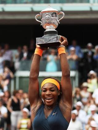 (130608) -- PARIS, June 8, 2013 (Xinhua) -- Serena Williams of the United States holds up the trophy after winning the women s singles final match at the French Open tennis tournament in Paris June 8, 2013. (Xinhua Gao Jing) (SP) FRANCE-PARIS-TENNIS-WOMEN S SINGLES FINAL 