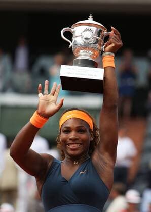(130608) -- PARIS, June 8, 2013 (Xinhua) -- Serena Williams of the United States holds up the trophy after winning the women s singles final match at the French Open tennis tournament in Paris June 8, 2013. (Xinhua Gao Jing) (SP) FRANCE-PARIS-TENNIS-WOMEN S SINGLES FINAL 