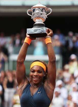 (130608) -- PARIS, June 8, 2013 (Xinhua) -- Serena Williams of the United States holds up the trophy after winning the women s singles final match at the French Open tennis tournament in Paris June 8, 2013. (Xinhua Gao Jing) (SP) FRANCE-PARIS-TENNIS-WOMEN S SINGLES FINAL 