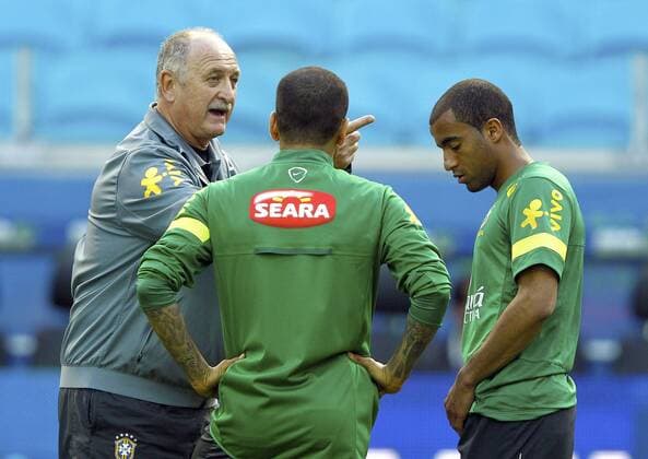 Coach Luiz Felipe Scolari, Lucas, Daniel Alves - Training Brasilien. PORTO ALEGRE RS, Brasil 08 06 2013. ( x(134)xRodolfoxBuhrerx xLaxImagemx  (17013)