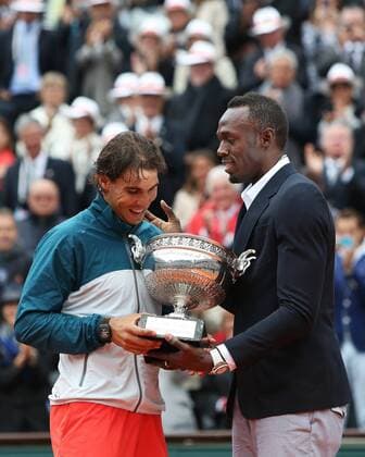 (130609) -- PARIS, June 9, 2013 (Xinhua) -- Jamaican athlete Usain Bolt (R) hands over the trophy to Rafael Nadal of Spain after the men s singles final match at the French Open tennis tournament in Paris June 9, 2013. (Xinhua Gao Jing) (SP) FRANCE-PARIS-TENNIS-MEN S SINGLES FINAL 