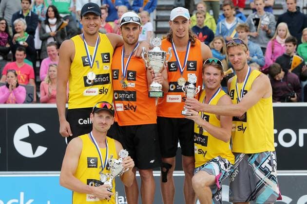 Beachvolleyball: smart beach tour Münster 2013, Supercup - super cup, Siegerehrung Jonathan Erdmann und Kay Matysik (2.Platz), Grzegorz Fijalek und Mariusz Prudel (1.Platz) und Sebastian Dollinger und Stefan Windscheif (3.Platz), xHOCHxZWEIx xMaltexChristiansx