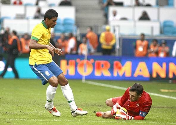 PORTO ALEGRE, RS - 09 06 2013: Brasilien vs Frankreich - Paulinho - Arena do Gremio. ( x(326)xCarlosxEduardoxdexQuadrosx  (17020)