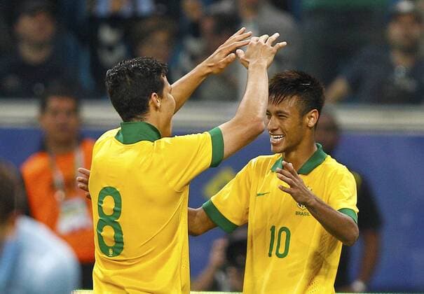 PORTO ALEGRE, RS - 09 06 2013: Brasilien vs Frankreich - Neymar und Hernanes - Torjubel - Arena do Gremio. ( x(134)xRodolfoxBuhrerx xLaxImagemx  (17020)