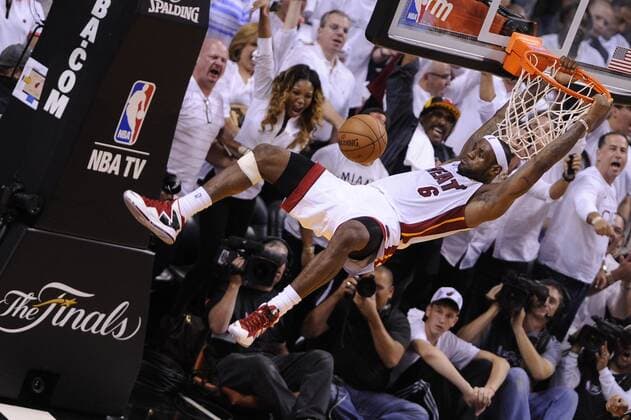 MIAMI, June 09, 2013 - Miami Heat s Lebron James dunks during Game Two of the 2013 NBA Basketball Herren USA Finals against San Antonio Spurs at AmericanAirlines Arena in Miami, Florida, the United States, on June 9, 2013. Heats won 103-84 to even 1-1. (Xinhua Fang Zhe) (SP)US-MIAMI-NBA-FINALS 