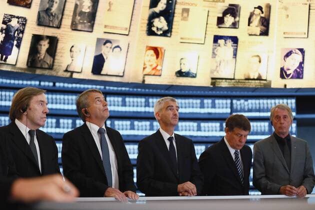 JERUSALEM, ISRAEL - JUNE 10: Guenther Netzer, DFB President Wolfgang Niersbach, Stefan Hans, Otto Rehhagel and Rolf Hocke (L-R) attend a visit of the German delegation Yad Vashem on June 10, 2013 in Jerusalem, Israel. Guenther Netzer; Wolfgang Niersbach; Stefan Hans; Otto Rehhagel; Rolf Hocke