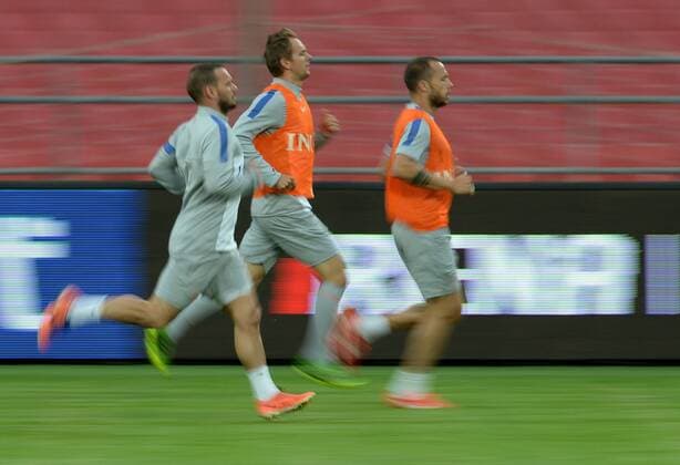 (130610) -- BEIJING, June 10, 2013 (Xinhua) -- Players of the Dutch national soccer team attend a training session at the Workers Stadium in Beijing, capital of China, June 10, 2013. The visiting Dutch national soccer team will play a friendly match with the Chinese national team in Beijing on June 11. (Xinhua Guo Yong) (SP)CHINA-BEIJING-FRIENDLY SOCCER MATCH-NETHERLANDS VS CHINA-TRAINING (CN) 