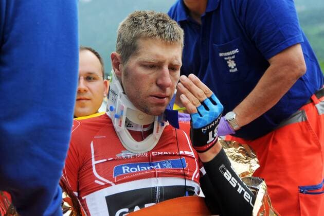 Schwerer Sturz bei Tour de France Mitfavorit Ryder HESJEDAL ( CAN Garmin - Sharp ) - Aktion - quer - Event: Tour de Suisse 2013 - 3.Etappe: Montreux nach Meiringen 203.3 km - Location: Schweiz - Europa - Datum: 10.06.2013