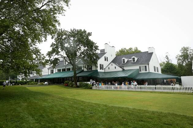 June 10 2013: General view of the Club House behind the 1st tee during monday s practice round at the 2013 U.S. Open hosted by Merion Golf Club in Ardmore, PA. GOLF: JUN 10 PGA Golf Herren - U.S. Open - Monday Practice Round Icon131812 EDITORIAL USE ONLY