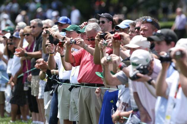 June 11 2013: Fans line the 1st fairway and take photos as Tiger walks to the green during tuesday s practice round at the 2013 U.S. Open hosted by Merion Golf Club in Ardmore, PA. GOLF: JUN 11 PGA Golf Herren - U.S. Open - Tuesday Practice Round Icon20325926 EDITORIAL USE ONLY