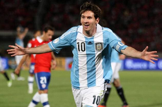 16 10 2012 Football, Chile vs Argentina. Argentinean national team player MATIAS FERNANDEZ, left right center, celebrates after scoring against Chile during the qualifying to Brazil 2014 football match held at National stadium in Santiago, Chile. 16 10 2012 Futbol, Chile vs Argentina. 