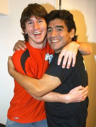 Diego Armando MARADONA, Lionel MESSI. 29-08-2005. Diego Armando MARADONA, Argentinian fomer Football player, embraces his fellow countryman Lionel MESSI. Television programme. Argentina. 29-08-2005. 