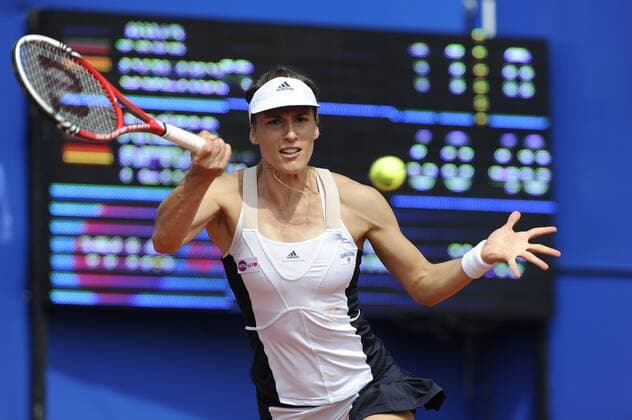 Andrea PETKOVIC (GER), Aktion,Einzelbild,angeschnittenes Einzelmotiv, Halbfigur,halbe Figur. Tennis,WTA Turnier in Nürnberg,am 12.06.2013.