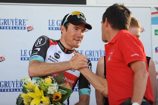 Gregory RAST ( SWI Team RadioShack - Leopard ) gewinnt endlich für die Eidgenossen eine Etappe und erhält Glückwünsche vom Sportlichen Leieter des Rennens Rolf HUSER - Podium - Jubel - Freude - Emotionen - Aktion - quer - Event: Tour de Suisse 2013 - 6.Etappe: Leuggern nach Meilen 187.9 km - Location: Schweiz - Europa - Datum: 13.06.2013