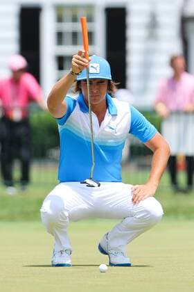 June 13 2013: Rickie Fowler holds the putter in front of his eyes to gain a straight line during the first round at the 2013 U.S. Open hosted by Merion Golf Club in Ardmore, PA. GOLF: JUN 13 PGA Golf Herren - U.S. Open - First Round Icon1306130601 EDITORIAL USE ONLY