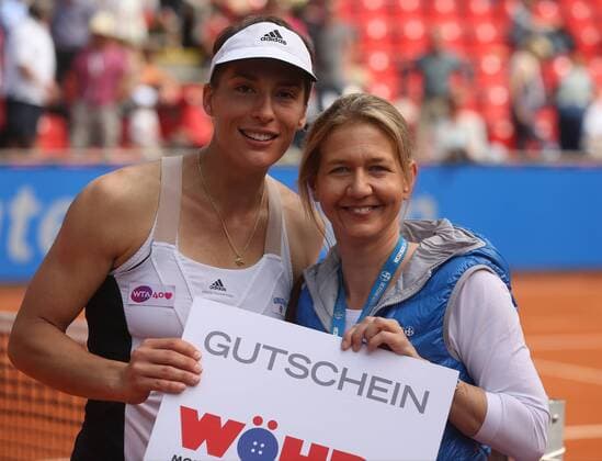 14.06.2013 - Tennis - Nürnberger Versicherungs Cup 2013 - WTA Tennis Damen - JueRa - Andrea Petkovic (GER, links) mit Sandra Reichel (Turnierdirektorin, rechts)