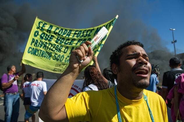 Brasilien, Brasilia - Proteste vor dem Nationalstadion am Rande des Confed Cups richten sich gegen die Regierung x(725)xMarceloxMachadoxdexMelox x  (17144) Protesto MST em frente M