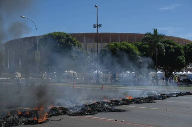 Brasilien, Brasilia - Proteste vor dem Nationalstadion am Rande des Confed Cups richten sich gegen die Regierung x(725)xMarceloxMachadoxdexMelox x  (17144) Protesto MST em frente M
