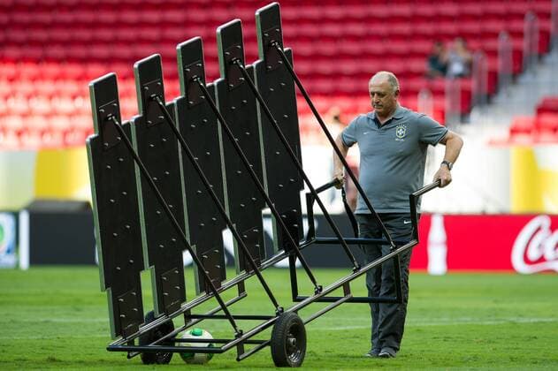 Luis Felipe Scolari - Training BRA x(725)xMarceloxMachadoxdexMelox x  (17113)
