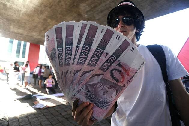 A demonstrator protests against millionaire public spending for the FIFA Confederations Cup Brazil 2013 and the World Cup Brazil 2014, in Sao Paulo, Brazil, on June 14, 2013. (Xinhua Rahel Patrasso) (itm) (sp) (SP)BRAZIL-SAO PAULO-CONFEDERATIONS-PROTEST 