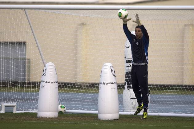 Italy s goalkeeper Gianluigi Buffon participates in a training session , in Rio de Janeiro, Brazil, on June 14, 2013. Italy s National Team will debut on Sunday in FIFA Confederations Cup Brazil 2013 (Xinhua StraffonImages) (itm) (sp) (SP)BRAZIL-RIO DE JANIERO-CONFEDERATIONS-ITALY 