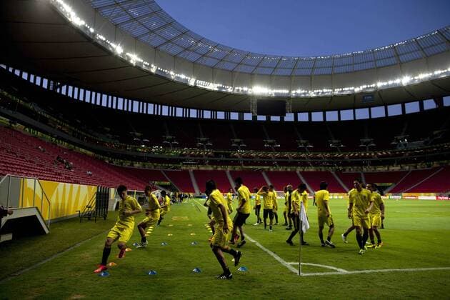 Japan s players participate in a training session in Brasilia, capital of Brazil, on June 14, 2013. (Xinhua Guillermo Arias) (itm) (sp) (SP)BRAZIL-BRASILIA-CONFEDERATIONS-TRAIN-JAPAN 