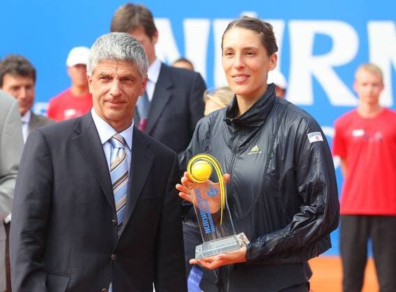 15.06.2013 - Tennis - Nürnberger Versicherungs Cup 2013 - Einzel Finale - WTA Tennis Damen - JueRa - Andrea Petkovic (GER, rechts) mit Armin Zitzmann (Nürnberger Versicherungen, rechts)