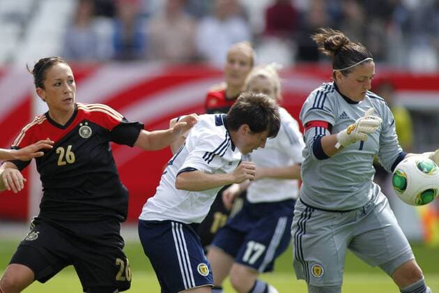 KESSLER Nadine (DFB Frauen-Nationalmannschaft) im Strafraum der Schottischen Mannschaft, Aktion EP_JGE