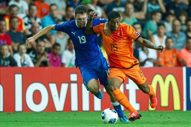 (L-R) Vasco Regini of Italy U21, Georginio Wijnaldum of Holland U21 during the UEFA EURO U21 championship semi-final match between Italy and Netherlands on June 15, 2013 at the HaMoshava stadium at Petach Tikva, Israel. Italy U21 v Holland U21 UEFA EURO U21 2012 2013 xVIxxIVx 1608360