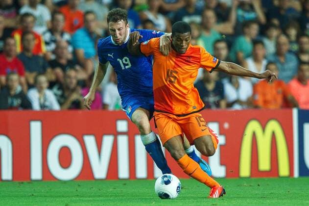 (L-R) Vasco Regini of Italy U21, Georginio Wijnaldum of Holland U21 during the UEFA EURO U21 championship semi-final match between Italy and Netherlands on June 15, 2013 at the HaMoshava stadium at Petach Tikva, Israel. Italy U21 v Holland U21 UEFA EURO U21 2012 2013 xVIxxIVx 1608383