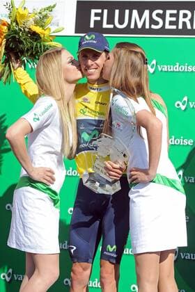 Rui COSTA ( POR Movistar Team ) wiederholt seinen Vorjahressieg und gewinnt die Tour de Suisse zum zweiten Mal nach 2012 - Podium - Hostessen - Siegerküsse - Siegerehrung - hoch - Event: Tour de Suisse 2013 - 9.Etappe: Bad Ragaz nach Flumserberg - Bergzeitfahren - Einzelzeitfahren 26.8 km - Location: Schweiz - Europa - Datum: 16.06.2013