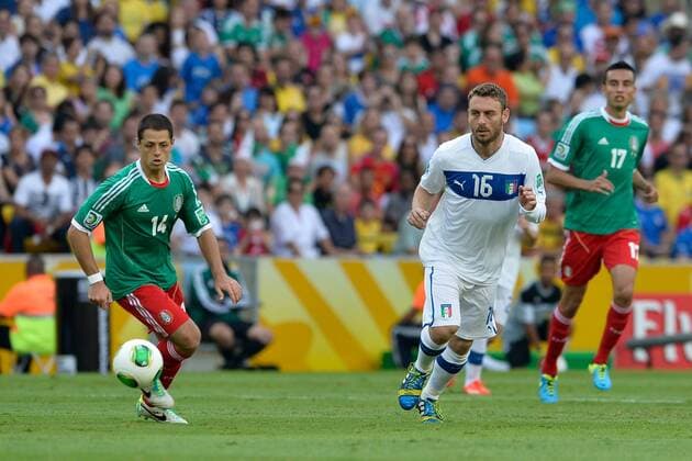 RIO DE JANEIRO, RJ - 16 06 2013: MEXICO vs ITALY: - Javier Hernandez (Chicharito), Daniele de Rossi - Confed Cup - Maracana. ( x(11)xCelsoxPupox xFotoarenax  (17126)